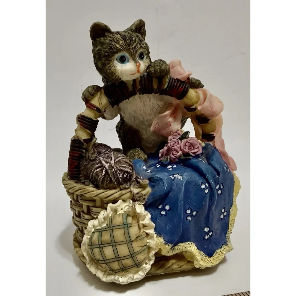 Vintage Cat Sewing Basket Music Box Figurine Kitten Yarn Quilt Cottagecore Decor